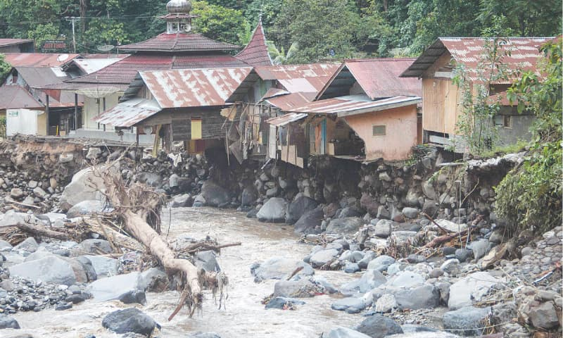 Indonesia floods, landslides kill 34, 16 missing